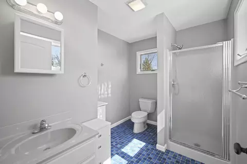 Bath - 8017 Lakeshore Blvd, Jackson, MI 49201 photo 5 of 8
