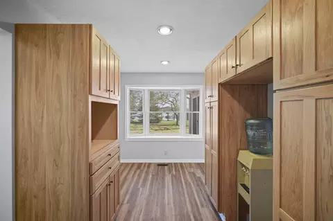 Kitchen - 8017 Lakeshore Blvd, Jackson, MI 49201 photo 6 of 7