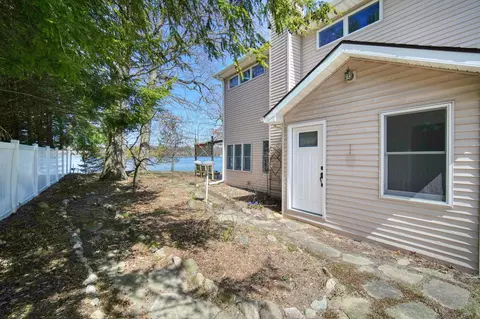 Exterior - 8017 Lakeshore Blvd, Jackson, MI 49201 photo 16 of 24