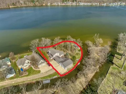 View/Area - 8017 Lakeshore Blvd, Jackson, MI 49201 photo 2 of 21