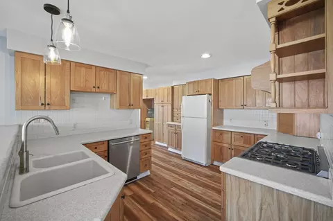 Kitchen - 8017 Lakeshore Blvd, Jackson, MI 49201 photo 4 of 7