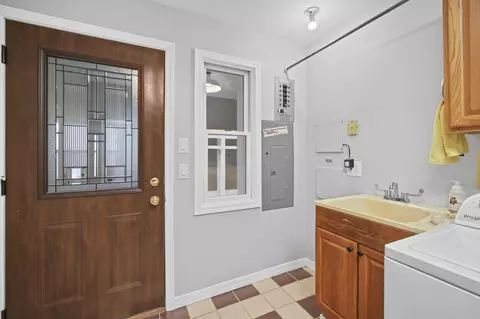 Bath - 8017 Lakeshore Blvd, Jackson, MI 49201 photo 2 of 8