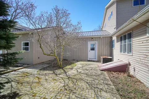 Exterior - 8017 Lakeshore Blvd, Jackson, MI 49201 photo 23 of 24
