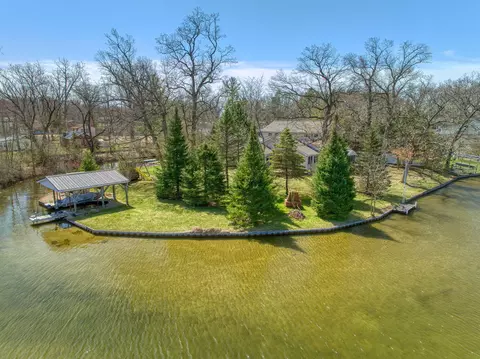 View/Area - 8017 Lakeshore Blvd, Jackson, MI 49201 photo 6 of 21