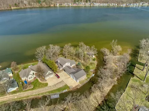 View/Area - 8017 Lakeshore Blvd, Jackson, MI 49201 photo 3 of 21