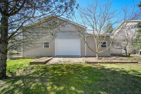 Exterior - 8017 Lakeshore Blvd, Jackson, MI 49201 photo 4 of 24