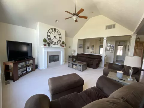 Living - 31 Arrowhead Dr, Coldwater, MI 49036 photo 2 of 5