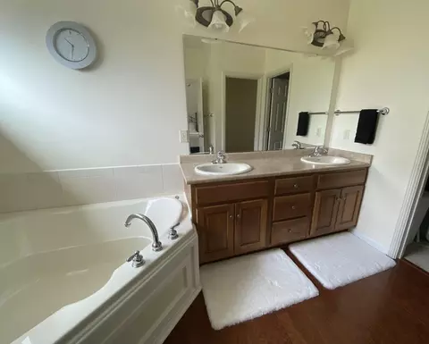 Bath - 31 Arrowhead Dr, Coldwater, MI 49036 photo 2 of 3