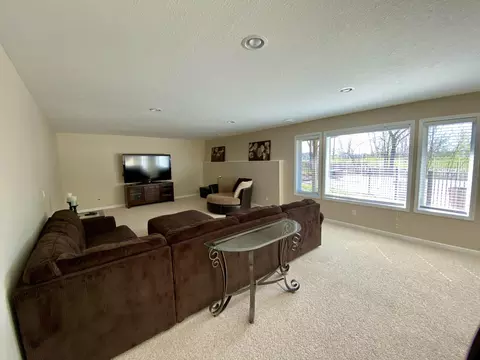 Living - 31 Arrowhead Dr, Coldwater, MI 49036 photo 4 of 5