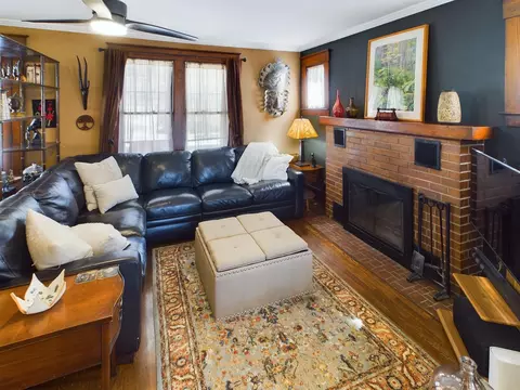 Living - 826 Knowles St, Royal Oak, MI 48067 photo 1 of 2