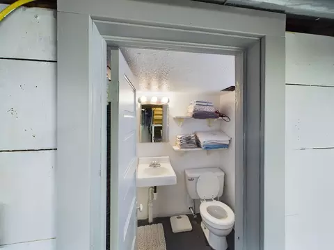 Bath - 826 Knowles St, Royal Oak, MI 48067 photo 3 of 4