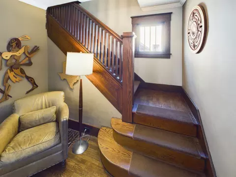 Living - 826 Knowles St, Royal Oak, MI 48067 photo 2 of 2