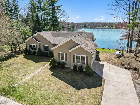 8441 N Horsehead Lake Dr, Rodney, MI 49342
