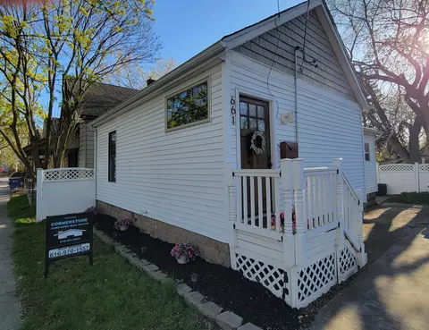 661 Mc Reynolds Ave NW, Grand Rapids, MI 49504