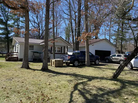 6779 Hill St, Newaygo, MI 49337
