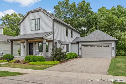 2873 New Town Dr, Grand Rapids, MI 49525