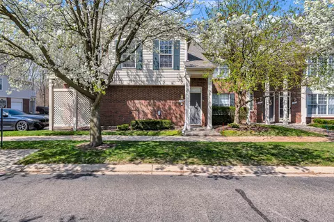 13303 Forest Ridge Blvd, Sterling Heights, MI 48313