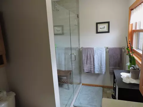 Bath - 1383 E 98th St, Grant, MI 49327 photo 3 of 5
