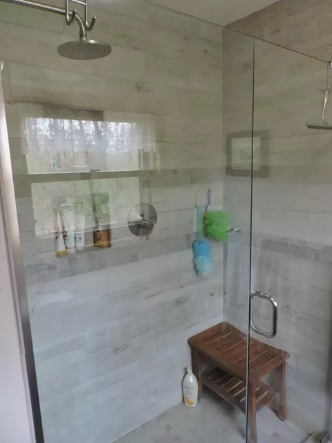 Bath - 1383 E 98th St, Grant, MI 49327 photo 4 of 5