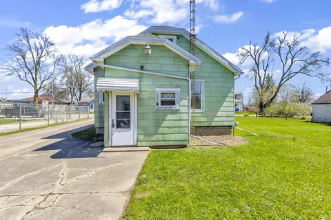 Exterior - 1134 Knapp St, Jackson, MI 49203 photo 7 of 12