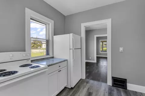 Kitchen - 1134 Knapp St, Jackson, MI 49203 photo 1 of 2