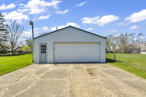Exterior - 1134 Knapp St, Jackson, MI 49203 photo 5 of 12