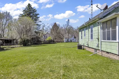 Exterior - 1134 Knapp St, Jackson, MI 49203 photo 4 of 12
