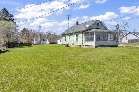 Exterior - 1134 Knapp St, Jackson, MI 49203 photo 3 of 12