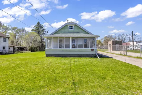 Exterior - 1134 Knapp St, Jackson, MI 49203 photo 2 of 12