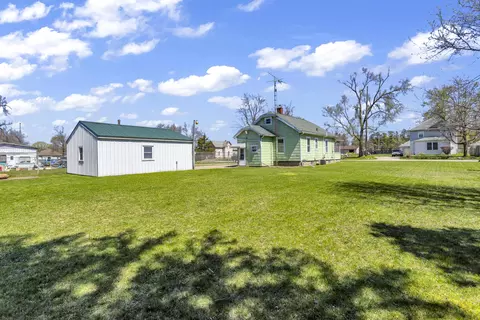 Exterior - 1134 Knapp St, Jackson, MI 49203 photo 8 of 12