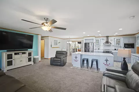 Living - 11097 Greenview Ct, Jerome, MI 49249 photo 3 of 4