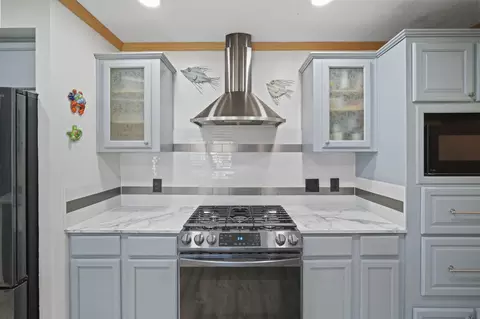 Kitchen - 11097 Greenview Ct, Jerome, MI 49249 photo 7 of 8
