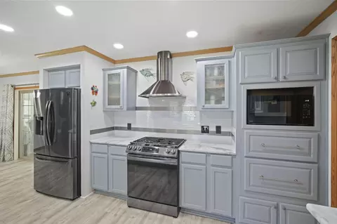 Kitchen - 11097 Greenview Ct, Jerome, MI 49249 photo 6 of 8