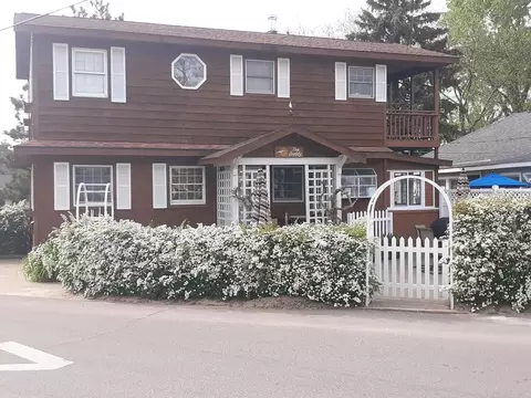 33 Promenade Pl, South Haven, MI 49090