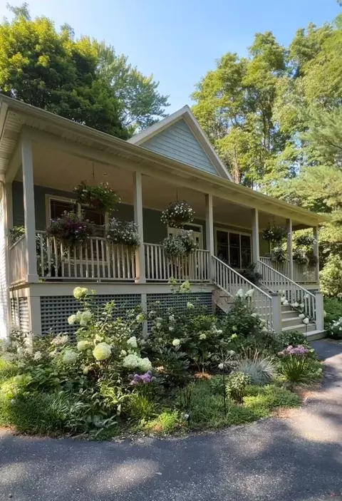 2344 Forest Trail Cir, Fennville, MI 49408