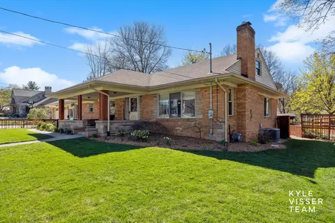 2022 Hall St SE, East Grand Rapids, MI 49506