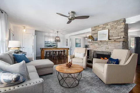 Living - 1667 N M 63, Benton Harbor, MI 49022 photo 2 of 3