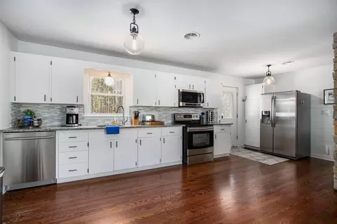 Kitchen - 1667 N M 63, Benton Harbor, MI 49022 photo 2 of 2