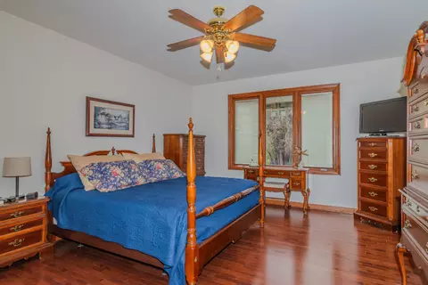 Bedroom - 9042 Mckendry Dr, Saline, MI 48176 photo 2 of 9