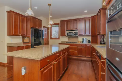 Kitchen - 9042 Mckendry Dr, Saline, MI 48176 photo 3 of 6