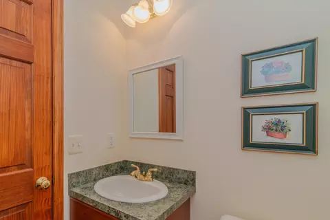 Bath - 9042 Mckendry Dr, Saline, MI 48176 photo 6 of 6