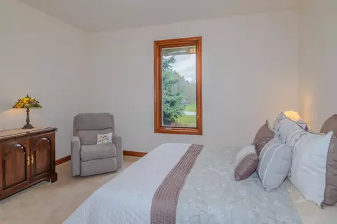 Bedroom - 9042 Mckendry Dr, Saline, MI 48176 photo 5 of 9