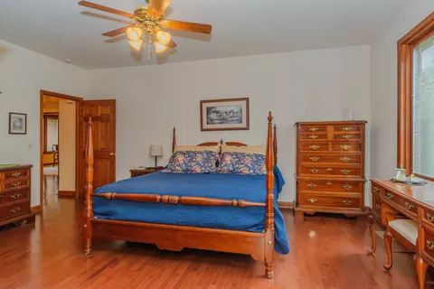 Bedroom - 9042 Mckendry Dr, Saline, MI 48176 photo 3 of 9