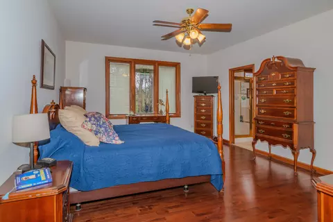 Bedroom - 9042 Mckendry Dr, Saline, MI 48176 photo 1 of 9