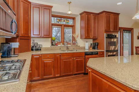 Kitchen - 9042 Mckendry Dr, Saline, MI 48176 photo 4 of 6