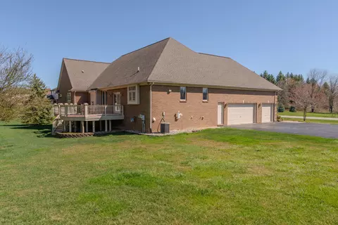 Exterior - 9042 Mckendry Dr, Saline, MI 48176 photo 5 of 15