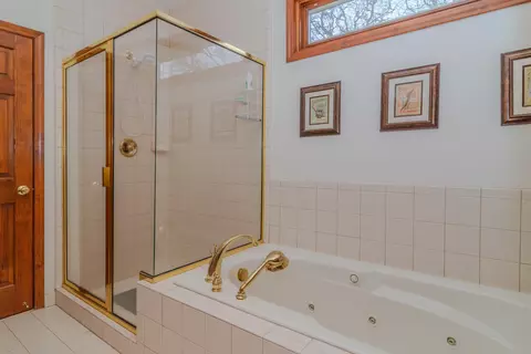 Bath - 9042 Mckendry Dr, Saline, MI 48176 photo 2 of 6