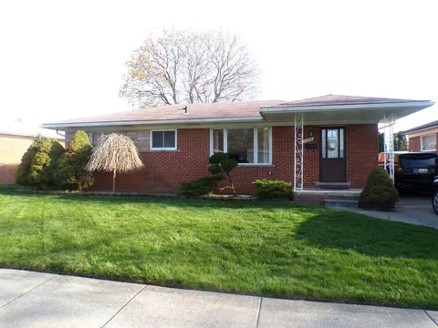 11538 Applewood Dr, Warren, MI 48093