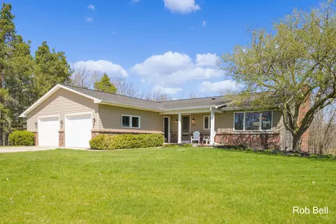 3643 Fillmore St, Jenison, MI 49428