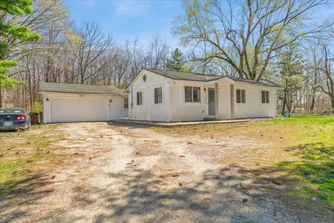 6340 Byron Rd, Howell, MI 48855